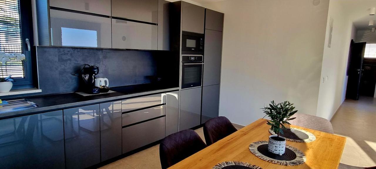 Dinary Apartman Vir Eksteriør bilde