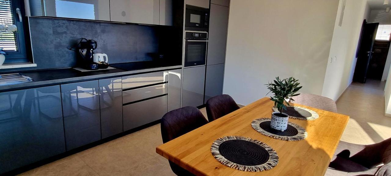 Dinary Apartman Vir Eksteriør bilde